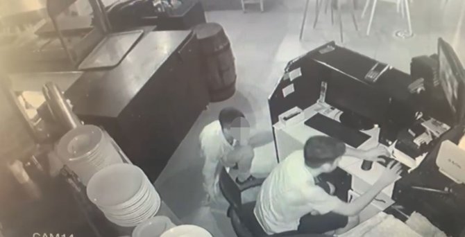 4 ayrı iş yerini 8 bin TL zarara uğrattılar