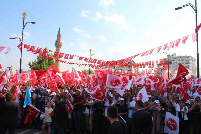 Bahçeli, ilk mitinginde konuştu: Çürük şarkıcılara, kiralık kalemlere tavizimiz yok!