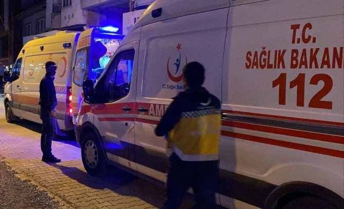 Bıçaklı kavga; 1 ölü, 1 yaralı