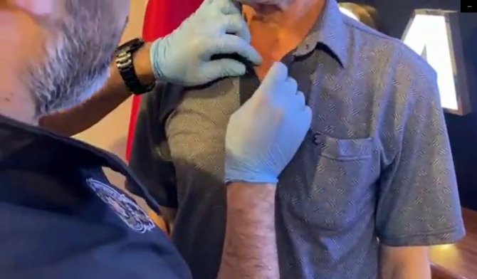 Ehliyet sınavına kopya düzeneği ile girmek istedi