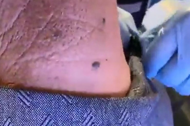 Ehliyet sınavına yakasındaki kamerayla girerken yakalandı