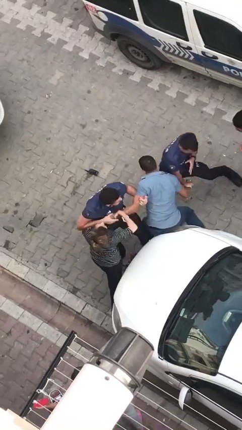 Evi su sızdırdı diye önce komşusuna, sonra polise saldırdı