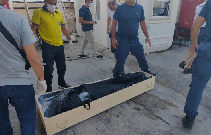 Kuşadası'nda 6 kaçak göçmen kurtarıldı, 1 kaçak göçmen ölü bulundu