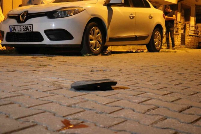 Moto kuryeleri uyaran ağabey ve kardeşi bıçaklandı