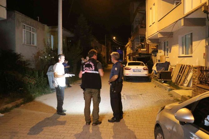 Moto kuryeleri uyaran ağabey ve kardeşi bıçaklandı