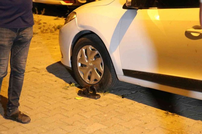 Moto kuryeleri uyaran ağabey ve kardeşi bıçaklandı