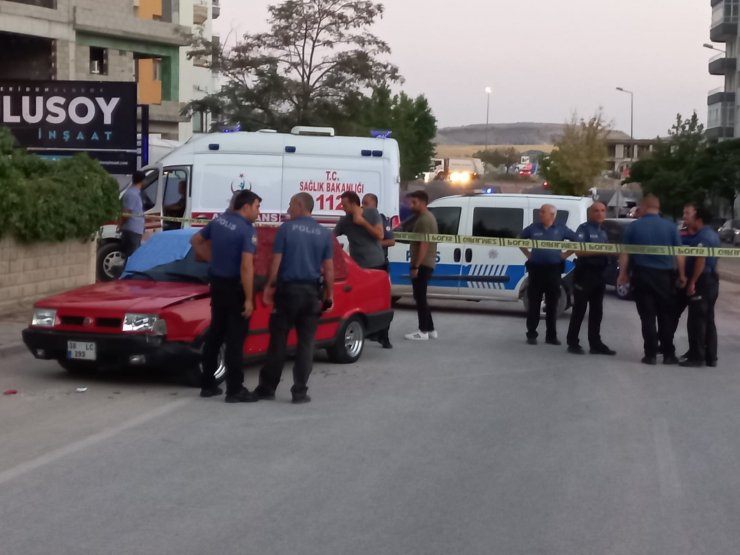 Otomobille husumetlisinin önünü kesip pompalı ile ateş açtı: 1 ölü