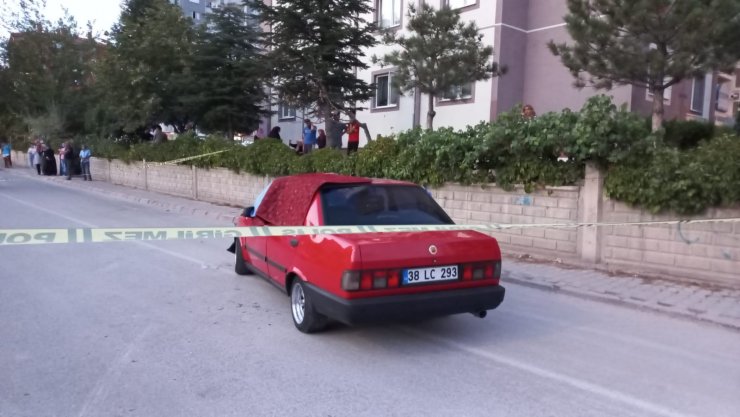 Otomobille husumetlisinin önünü kesip pompalı ile ateş açtı: 1 ölü