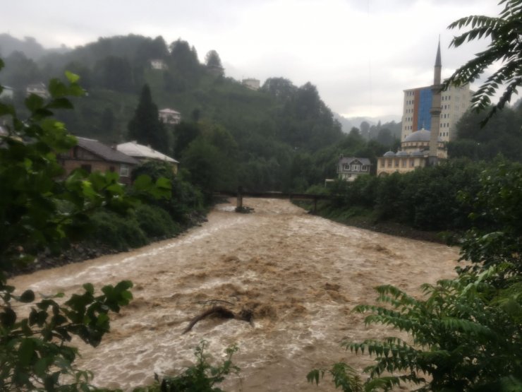 Rize’de sağanak etkili oldu