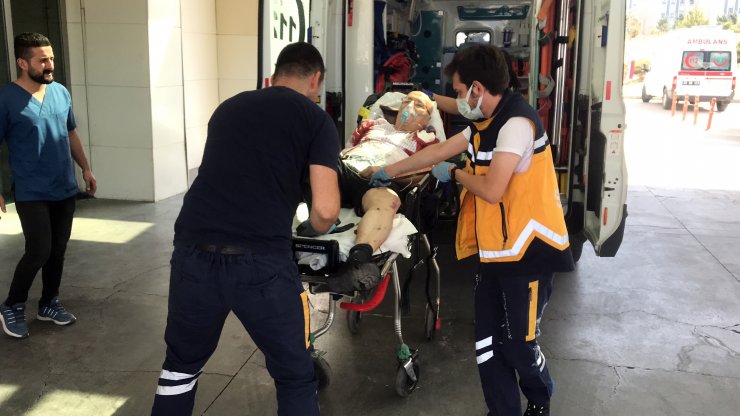 Silahla vurduğu husumetlisinin başında sigara içmiş