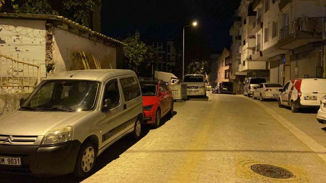 Sokak ortasında genç kadına yumruklu tokatlı saldırı