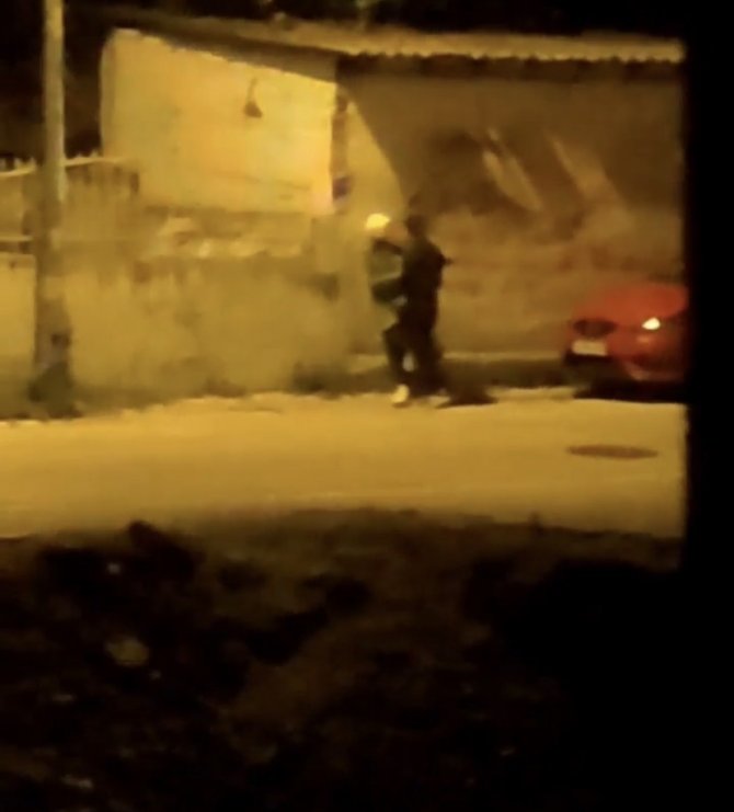 Sokak ortasında genç kadına yumruklu tokatlı saldırı