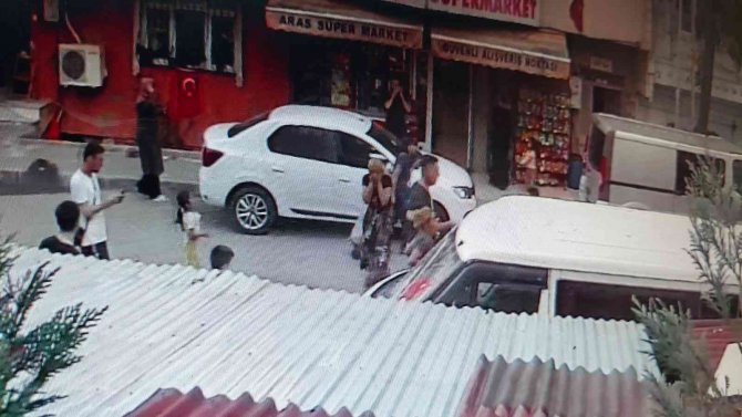 Sokakta oyun oynayan çocuk aracın altında kaldı