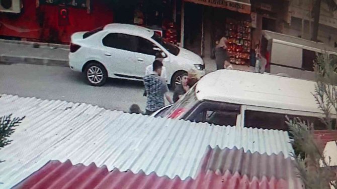 Sokakta oyun oynayan çocuk aracın altında kaldı