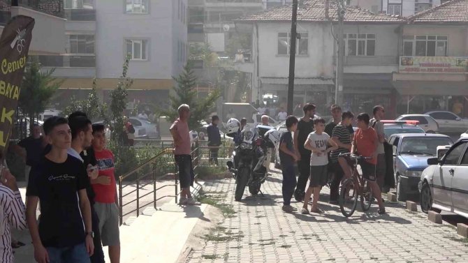 Yangını film izler gibi izlediler