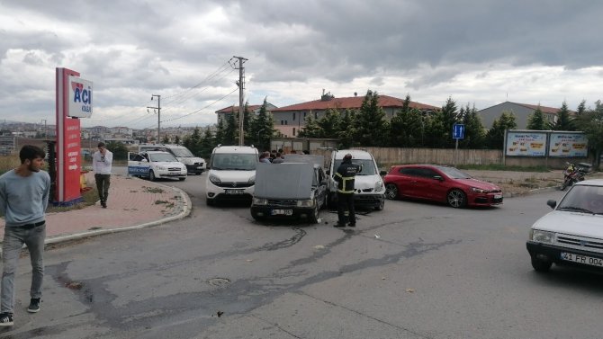 4 aracın karıştığı zincirleme kazada yaralanan olmadı