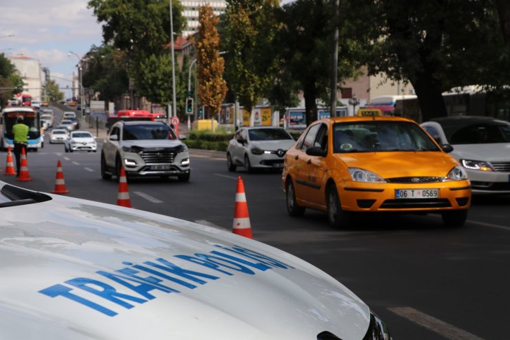 Ankara'da çakarlı aracın sürücüsüne para cezası