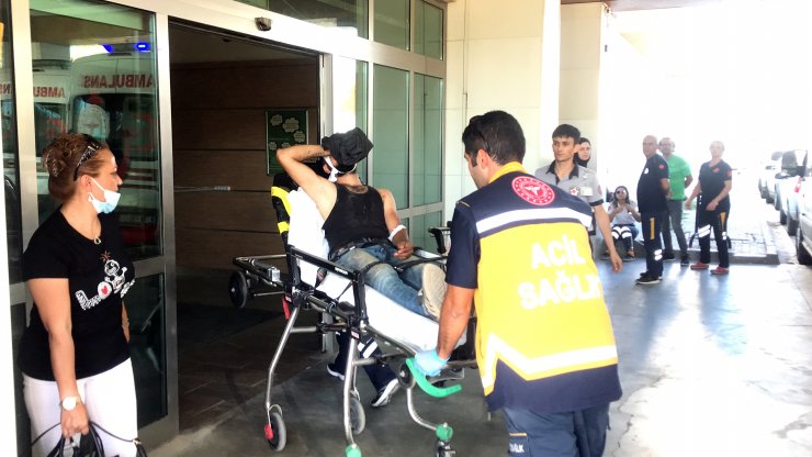 İş yerine giderken dövülüp, tabanca kabzasıyla yaralandı