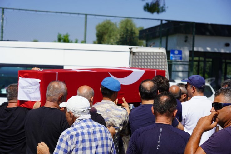 Kara yoluna düşen yelken kanatta ölen emekli astsubay, toprağa verildi