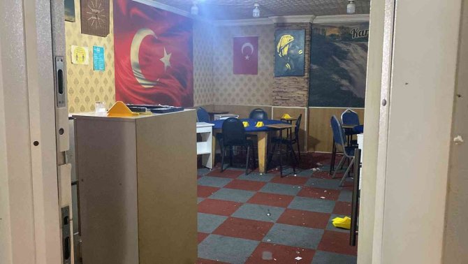 Kıraathanede çıkan silahlı kavgada 2 kardeş yaralandı