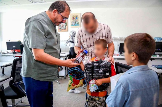 Meram Belediyesinden ihtiyaç sahibi ailelere kırtasiye desteği