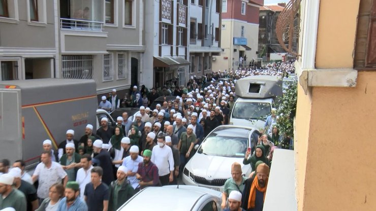 Ömer Tuğrul İnançer'in tabutu  omuzlarda taşınarak götürüldü