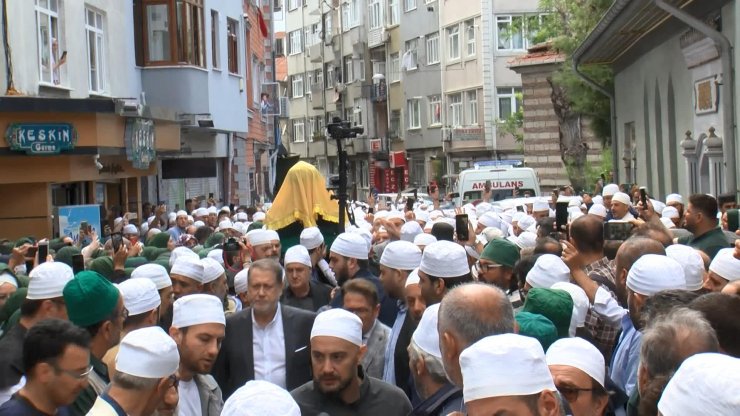 Ömer Tuğrul İnançer'in tabutu  omuzlarda taşınarak götürüldü