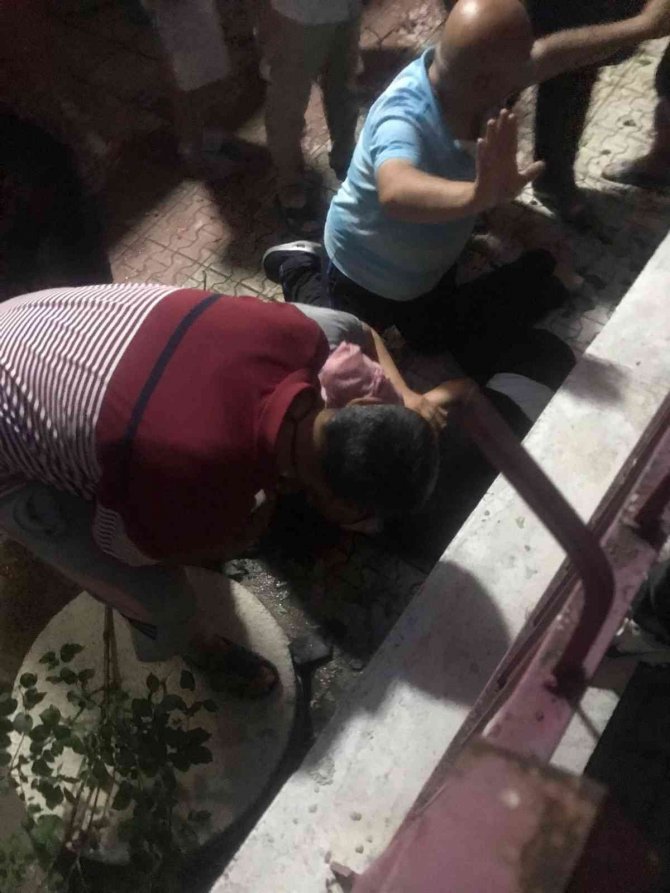 Tartıştığı komşusunu balkondan aşağı attı