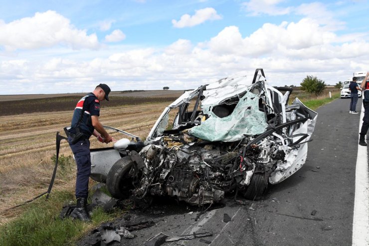 Tekirdağ'da otomobil ile TIR çarpıştı: 1 ölü, 1 yaralı