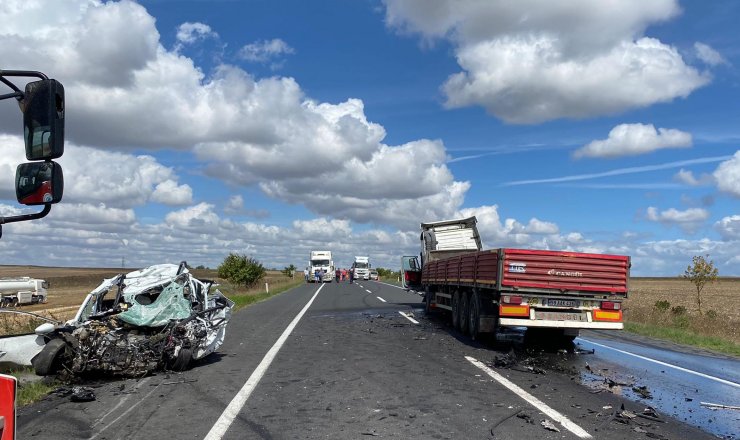 Tekirdağ'da otomobil ile TIR çarpıştı: 1 ölü, 1 yaralı