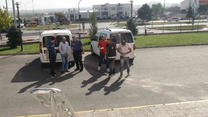 Yaşlı adamın altın ve parasını dolandırdı! Gazeteciye “Yakışıklı çıkart ha” dedi