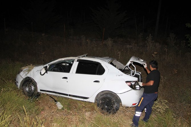Aynı yönde seyreden iki otomobil çarpıştı: 3 yaralı