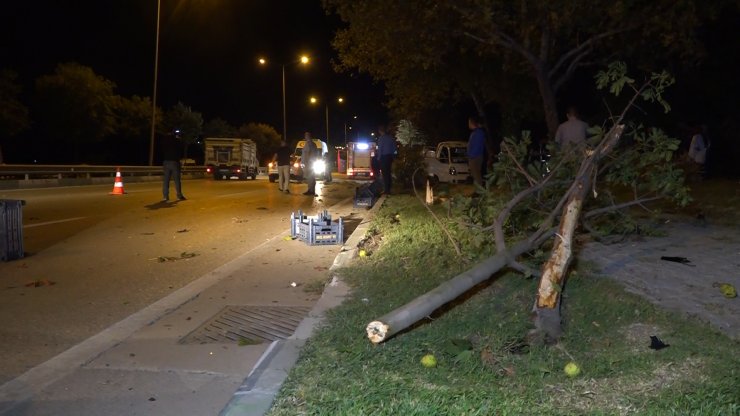 Çarpışan 2 araç 150 metre sürüklendi: 1 ölü, 3 ağır yaralı