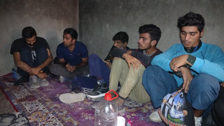 Kömürlükte 13 kaçak göçmen yakalandı; 3 organizatöre gözaltı