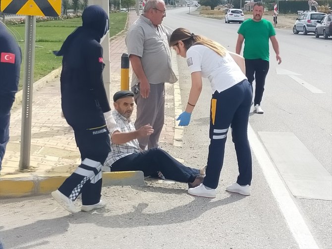 Konya'da otomobilin çarptığı elektrikli moped sürücüsü yaralandı
