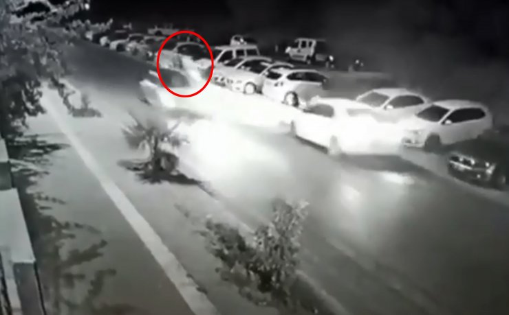 Oğlu kazada ölen anne, 'Beni neden bırakıp gittin' diyerek ağladı