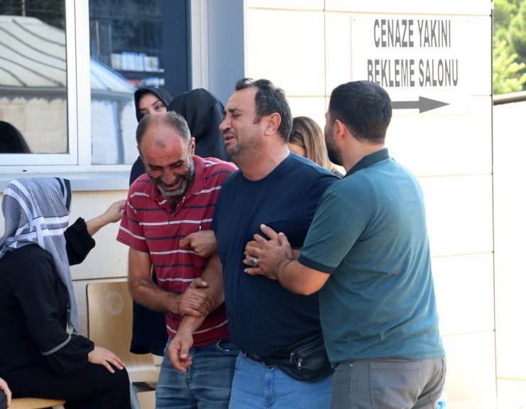 Oğlu kazada ölen anne, 'Beni neden bırakıp gittin' diyerek ağladı