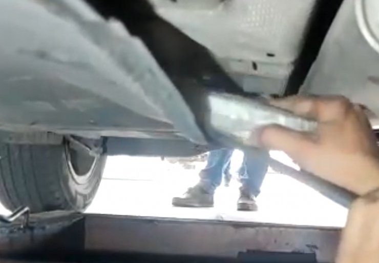 Otomobilin gizli bölmelerinde 600 bin TL değerinde kaçak telefon ele geçirildi