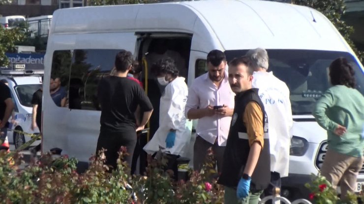 Polis minibüste meslektaşını vurdu