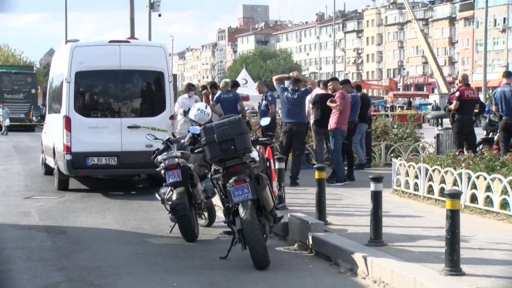 Polis minibüste meslektaşını vurdu