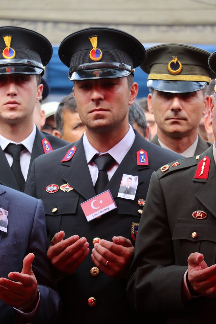 Şehit Uzman Çavuş Ümit Kesti'nin cenazesi toprağa verildi