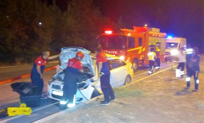 Tır ile otomobil çarpıştı: 1 ölü, 2 yaralı