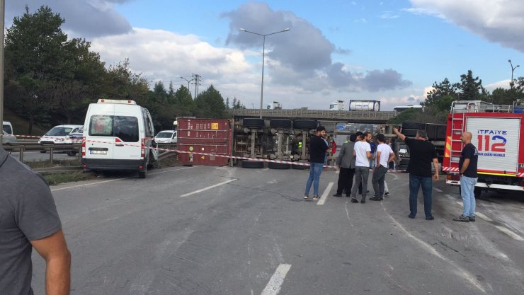 TIR, işçileri taşıyan minibüse çarptı: 5 yaralı