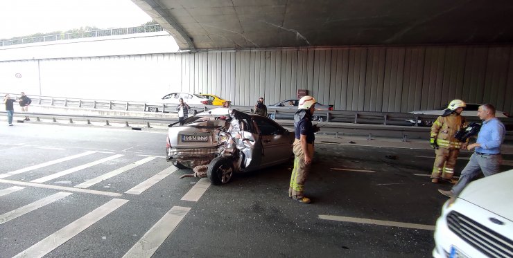 Yenikapı'da İETT otobüsü çok sayıda araca çarptı-3