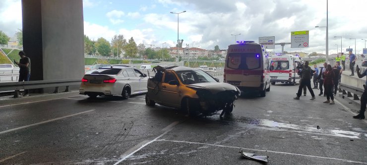 Yenikapı'da İETT otobüsü çok sayıda araca çarptı-3
