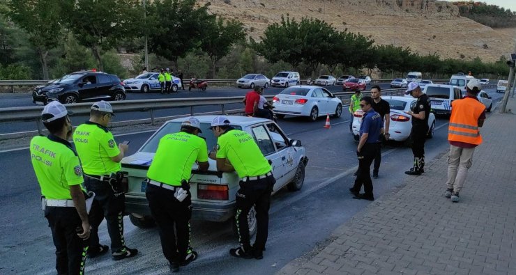 Aracından düşen süngeri almak isterken otomobilin çarpmasıyla öldü