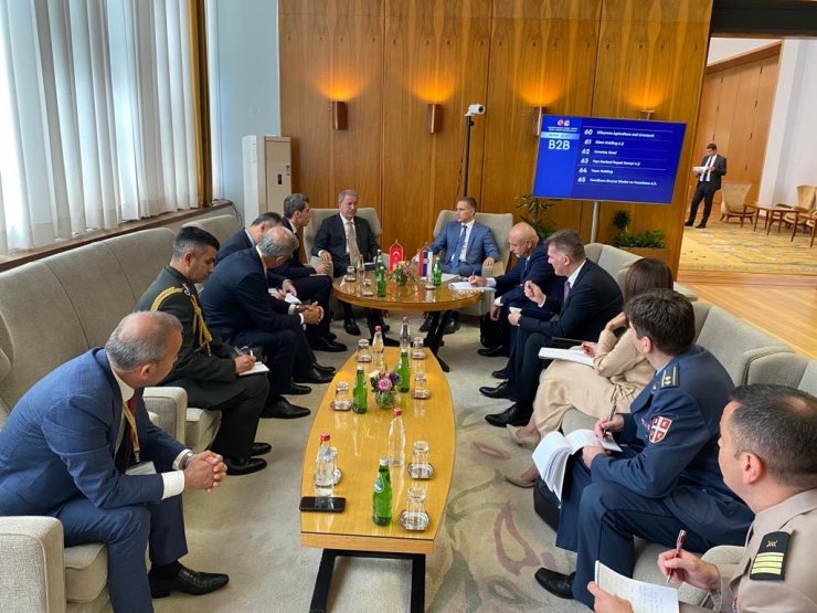 Bakan Akar, Sırbistanlı mevkidaşıyla görüştü