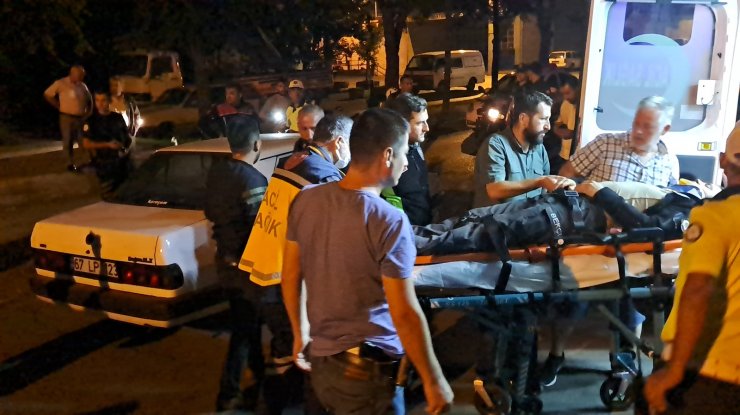 Drift yapan otomobilin alkollü sürücüsü 'dur' ihtarında bulunan bekçiye çarptı