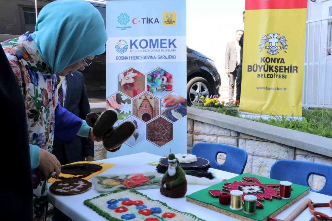 Emine Erdoğan, Saraybosna'daki KOMEK Sergisini ziyaret etti