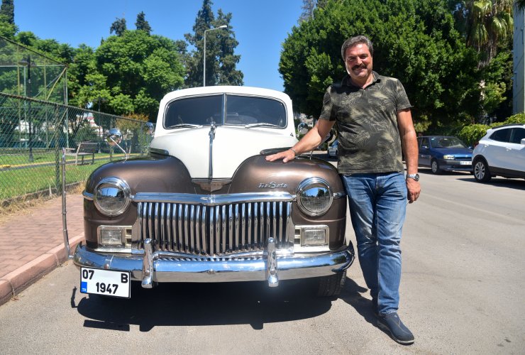 'Evladı gibi' gördüğü 75 yaşındaki otomobilini, 2 eve değişmedi